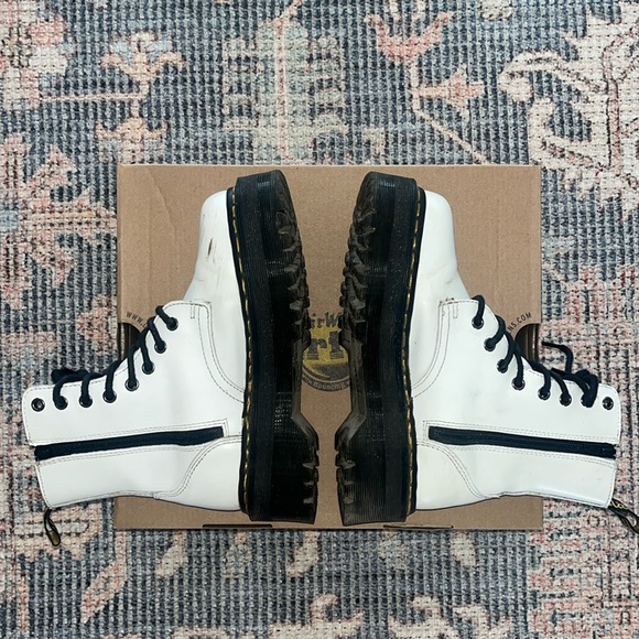 Dr. Marten Jadon. White - Picture 4 of 4